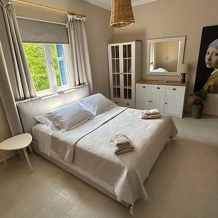 Katalyma Thalassa * Ixiá